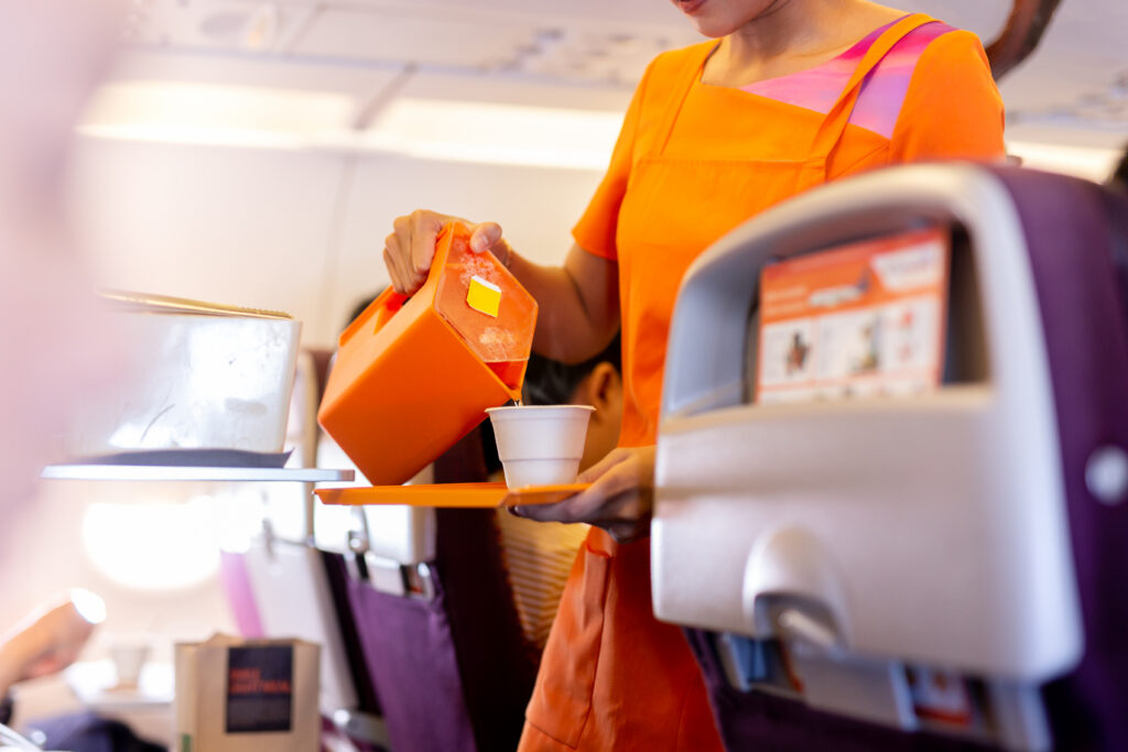Flight attendant offers sustainable inflight service solutions